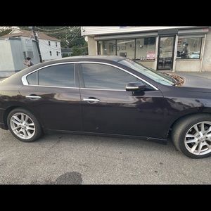 Nissan Maxima S (2010)